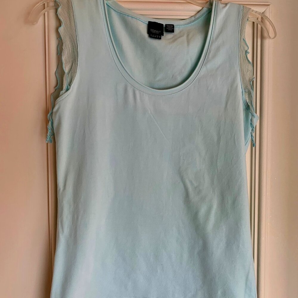 Sleeveless t-shirt